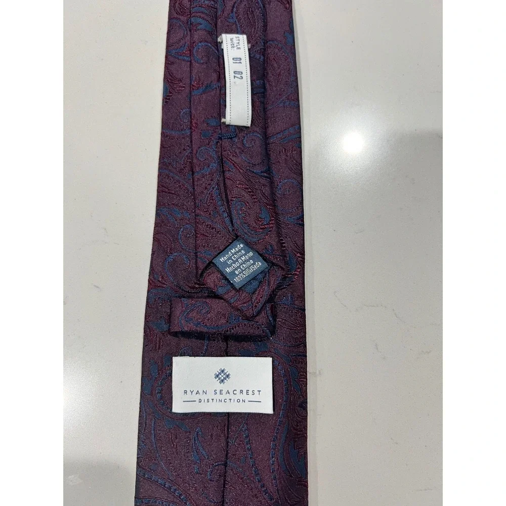 Ryan Seacrest Distinction Mens Burgundy Navy Silk Jacquard Paisley Tie 3x56